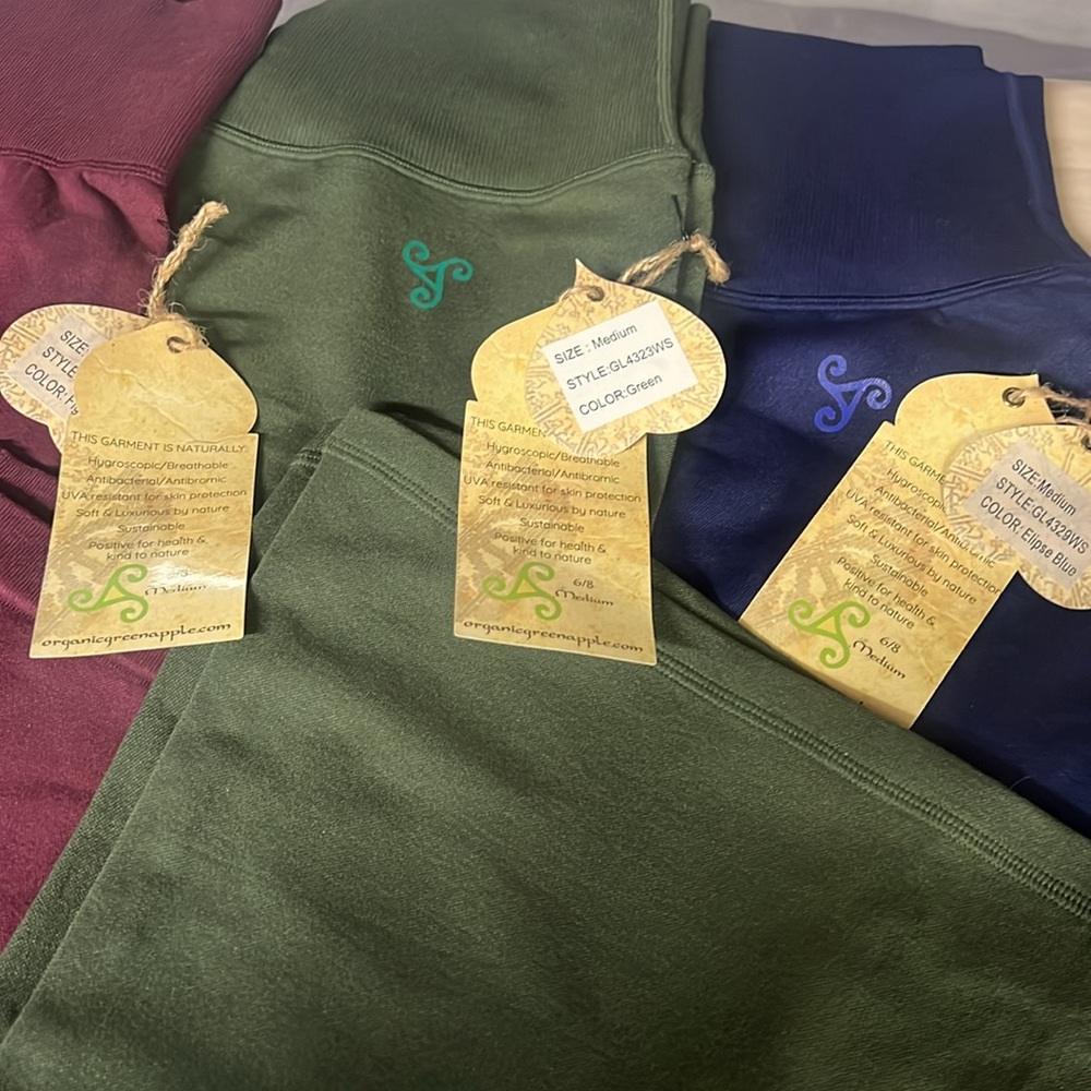 Green Apple Green Leggings with Wide Waistband and Moisture-Wicking Fabric - Picture 6 of 8